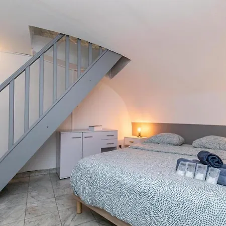 Cozy Little Duplex Near Montmartre * Paris