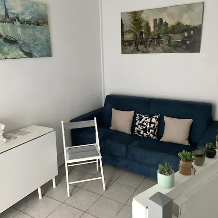 Cozy Little Duplex Near Montmartre Apartment *